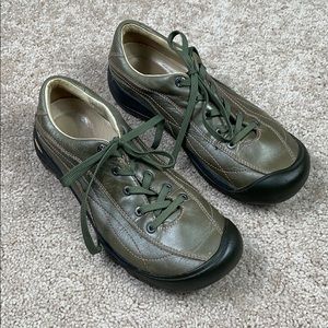 Keen olive green shoes sz 10